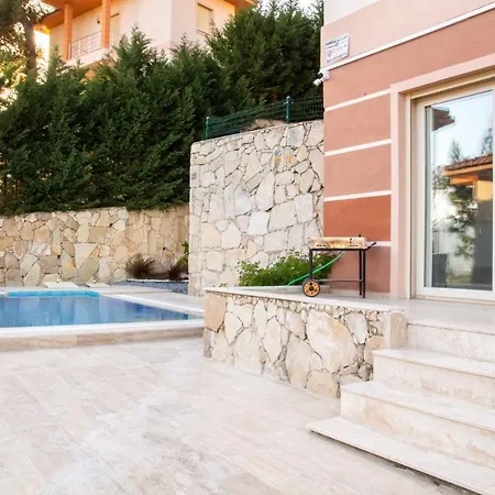 Gorgeous Separate With Pool In *
