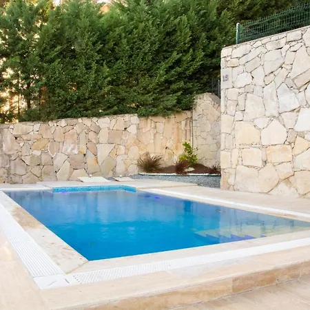 Lejlighed Gorgeous Separate With Pool In *
